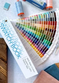 Aurifil Farbfächer Garnmusterkarte - " Swatch Book" Farbkarte Aller Baumwollgarne Mit Echtem Garn