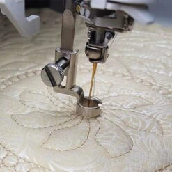 FÜR ALLE HERSTELLER! Linealfuß Ruler Work Foot - Universal Nähmaschinenfuß / Quiltfuß / Rulerfuß