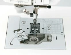 Geradstich-Stichplatte + 7mm Geradestichfuß / Patchworkfuß - Klickfuß - Brother Nähfuß